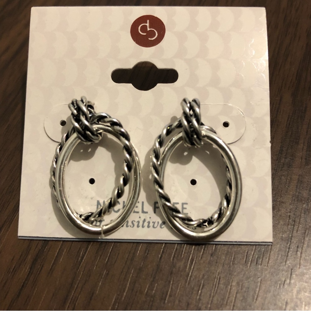 Dressbarn Nickel Free Silver Tone Oval Dangle Drop Earrings #B67